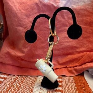 Cream Purse Charm or Keychain with Daisy Design